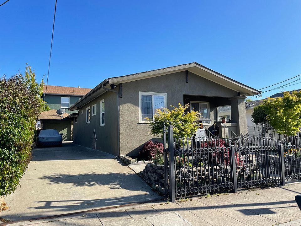 938 Camelia St (street view of triplex)