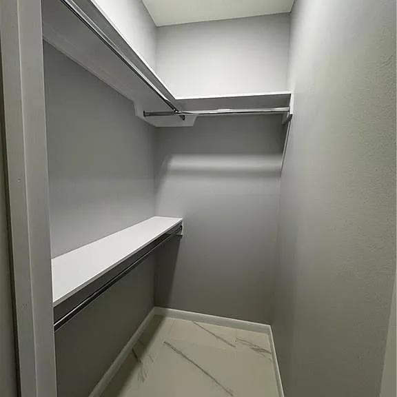 5600 Northwestern Ave #1 — Photo 13