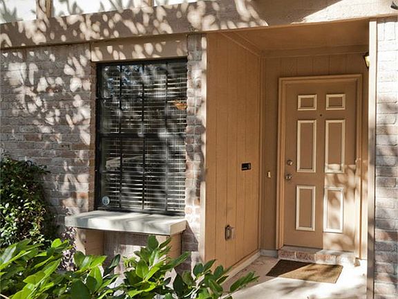 The recessed, covered front entry means your guests are protected from the rain when they come to vi