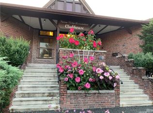 488 Sierra Vista Ln, Valley Cottage, NY 10989