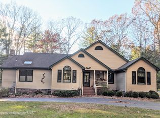 118 Hemlock Point Ct, Hawley, PA 18428