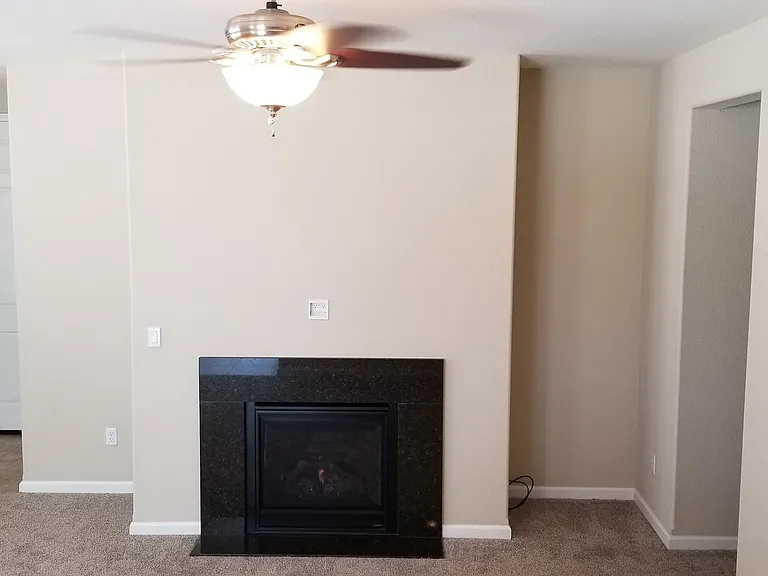 2160 Overland Park Dr — Photo 2