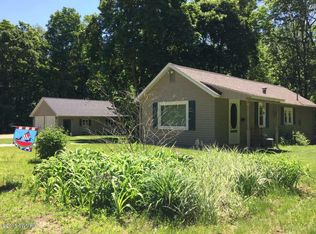 220 E 2nd St, Scottville, MI 49454