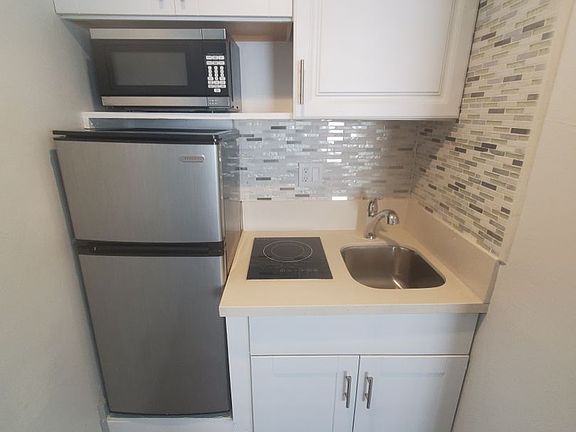 5th image of 5465 E 2nd St #11