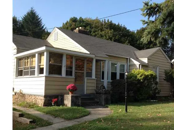 68 Hunt Ln, East Haven, CT 06512