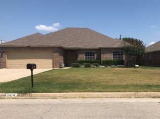 904 Spring Creek St, Cleburne, TX 76031