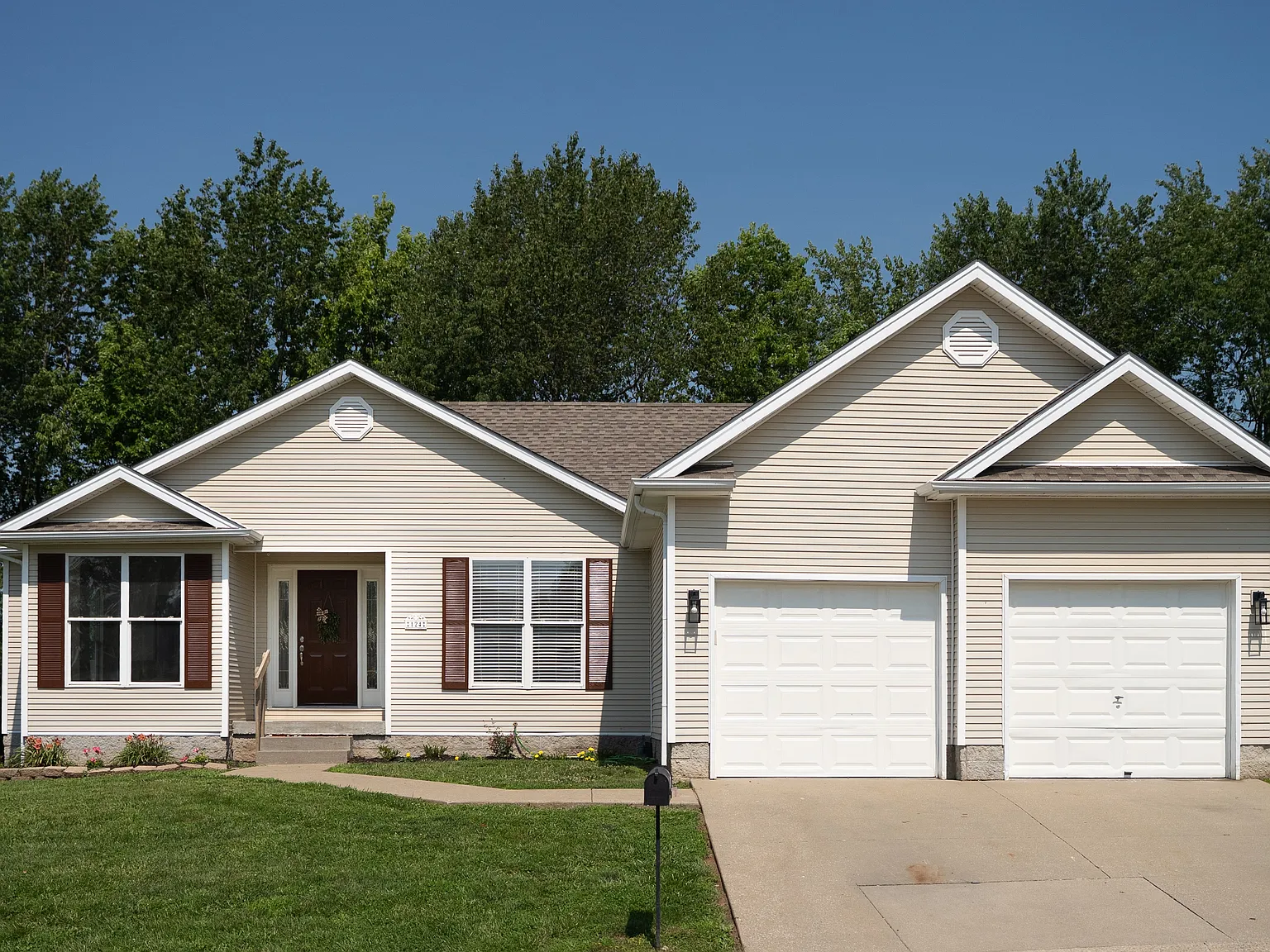 3 bed, 1538 sqft, $1,950 — Photo 1