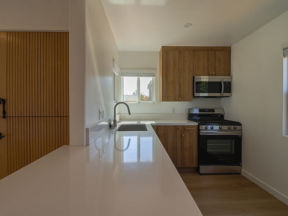 4th image of 290 Walnut St #290