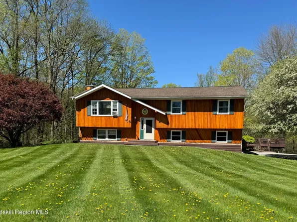 36 Susi Oval, Modena, NY 12548