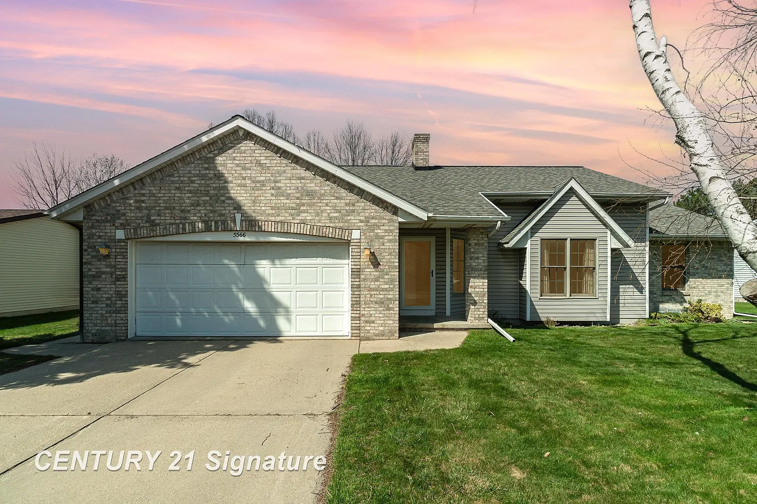 5566 Weiss St photo 1