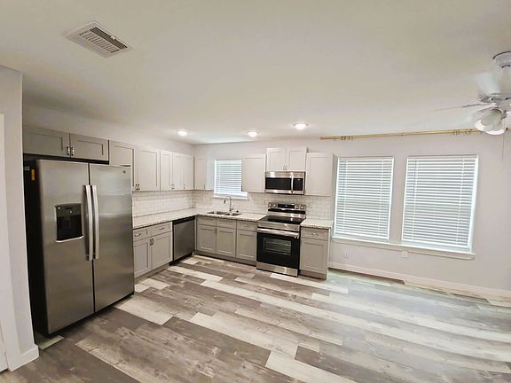 2nd image of 4114 Majestic St Unit B