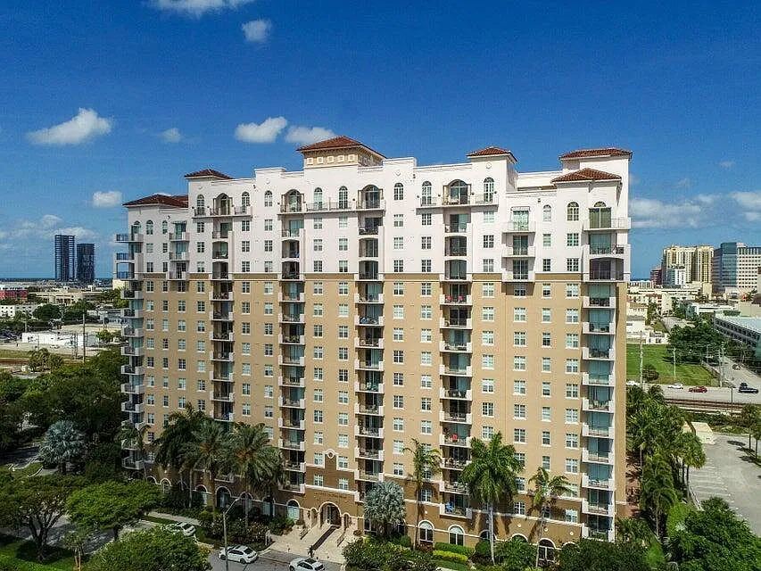 1 bed, 1.0 bath, 761 sqft, $2,399 — Photo 2