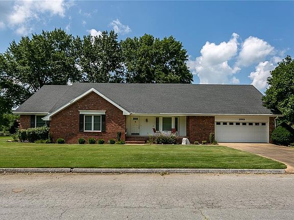 2nd image of 13553 Saint Andrews Dr