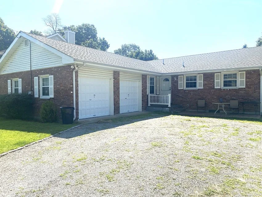 4 bed, $4,200 — Photo 2