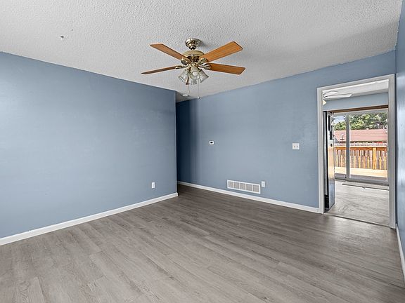 4th image of 301 30th Ave W