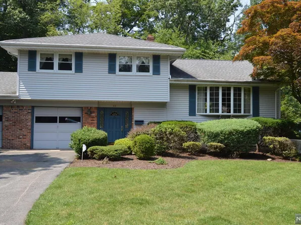 81 Eton Ter, Norwood, NJ 07648