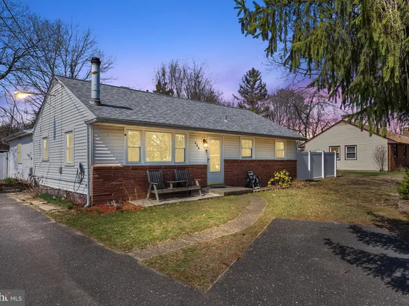 335 Walnut St, Williamstown, NJ 08094