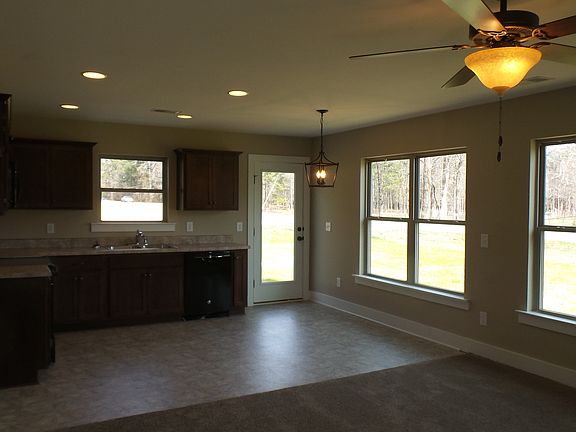 3rd image of 18444 Thoroughbred Dr