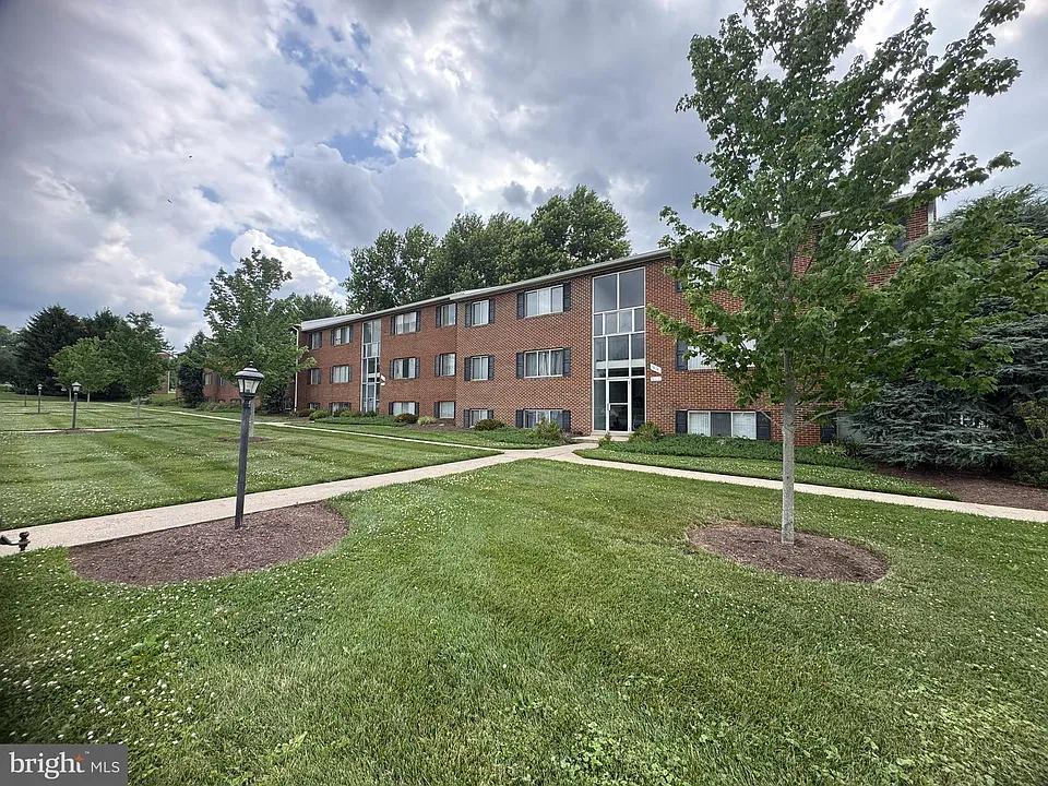 3872 Shadywood Dr #19