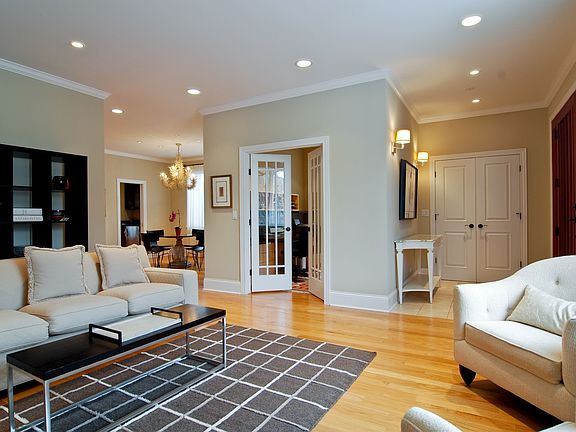 2nd image of 4042 N Francisco Ave