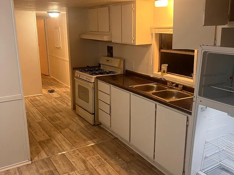 200 Lakeshore Dr — Photo 2