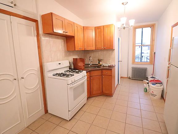 3rd image of 378 McGuinness Blvd APT 3L