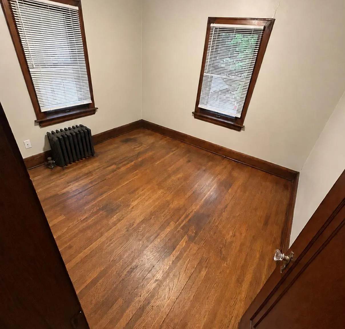 598 Blaine Ave — Photo 2