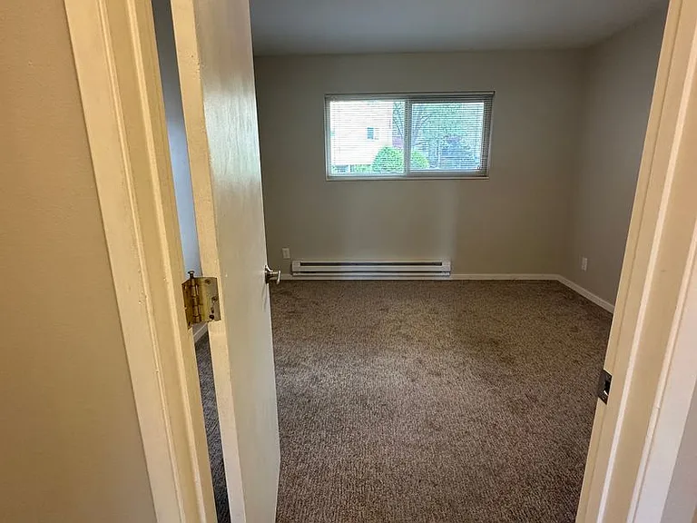 Mercer Crest Apartments — Photo 24