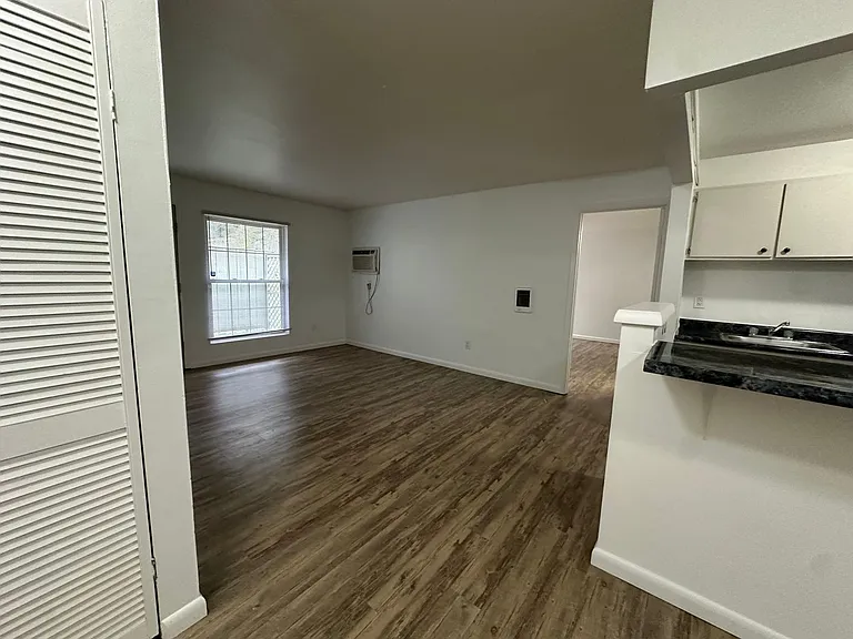 University Park Apartments near Cornell University — Photo 137