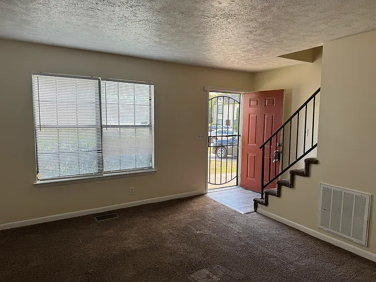 1308 Ewing Creek Dr — Photo 7