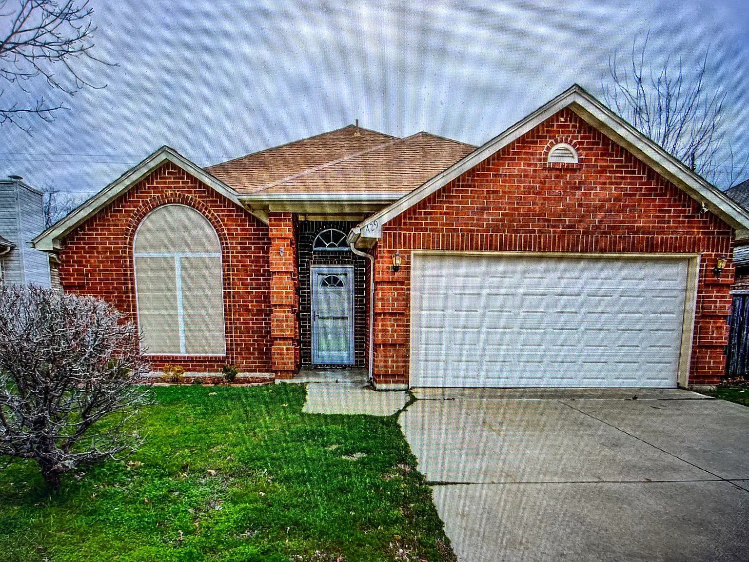 3 bed, 1755 sqft, $2,100 — Photo 1
