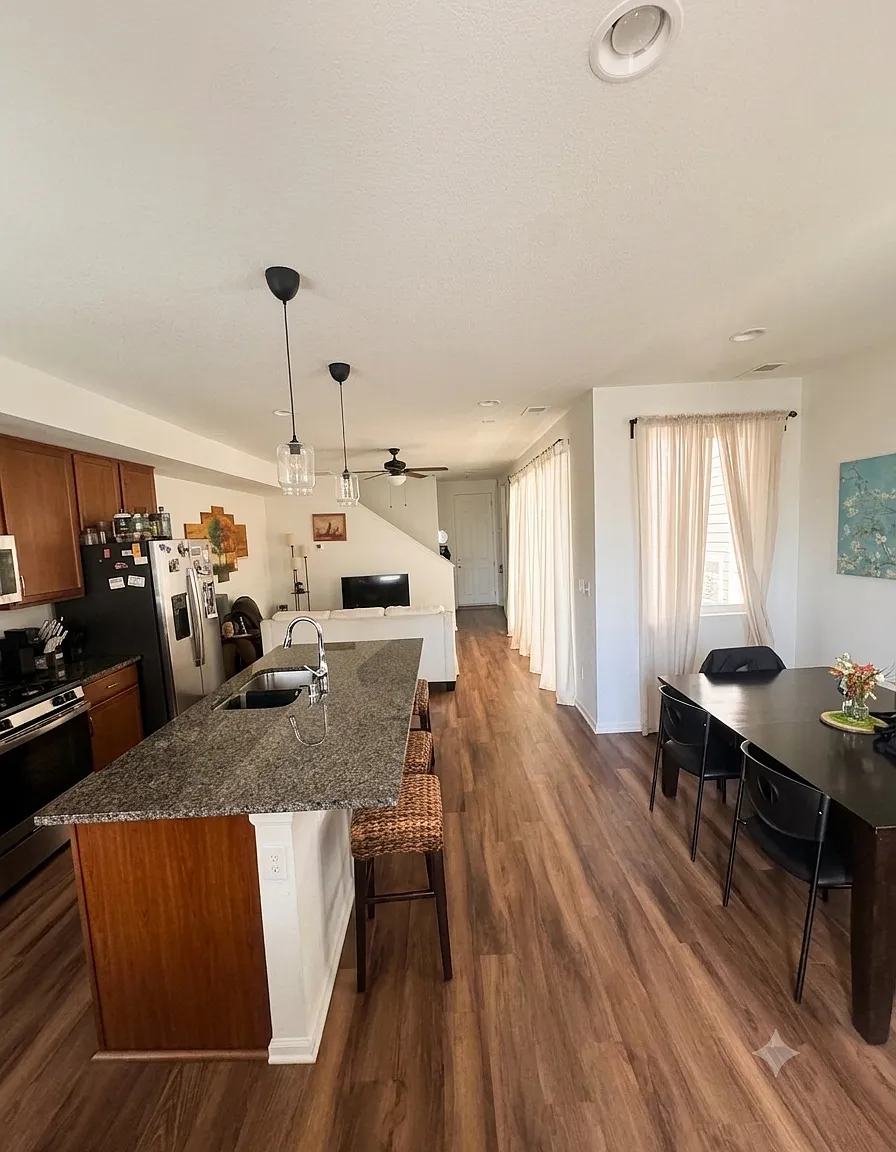 3 bed, 2.5 bath, 1553 sqft, $2,400 — Photo 2