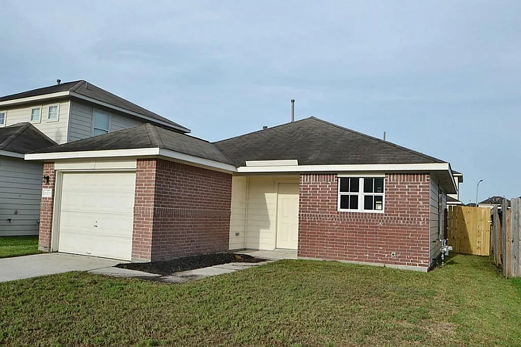 Front of house - 21122 Sprouse Cir