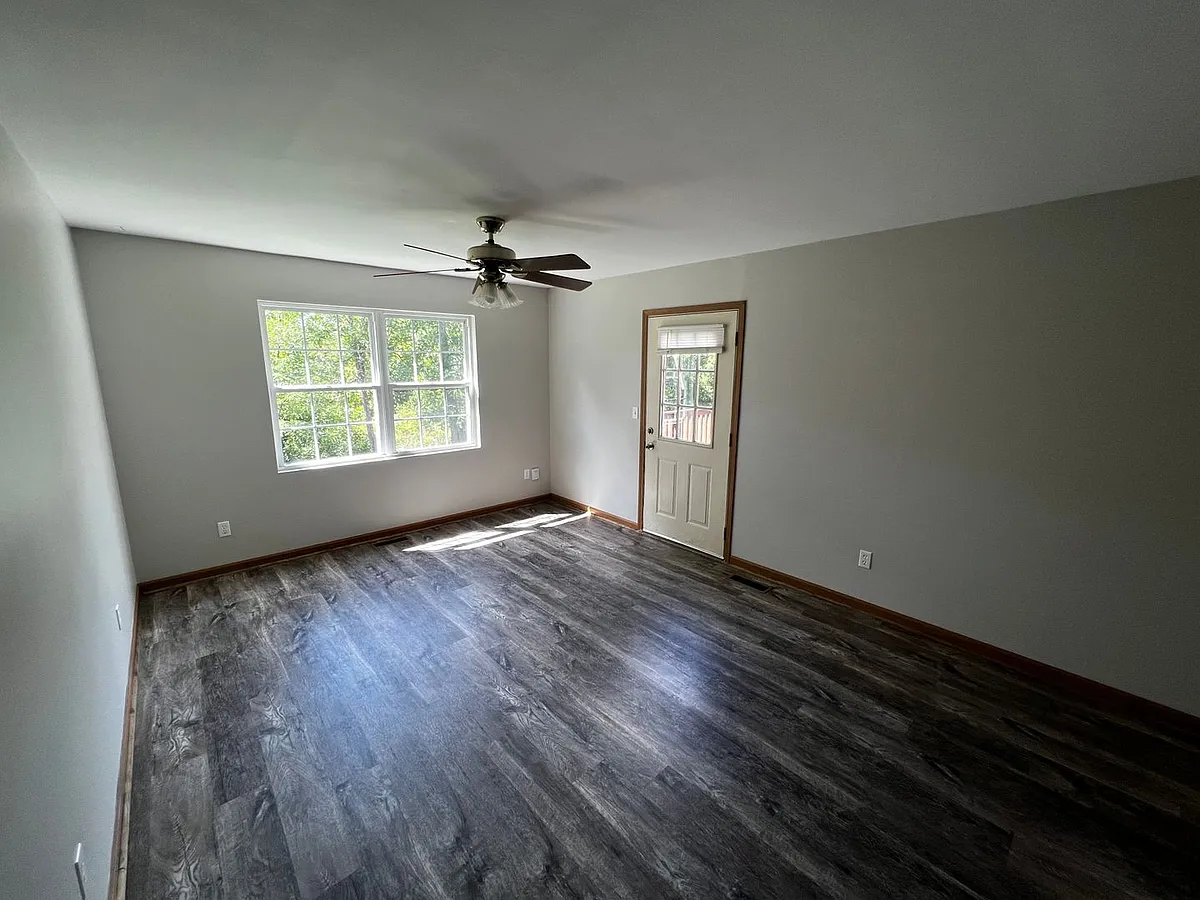 Building Photo - 334 Hickory Dr