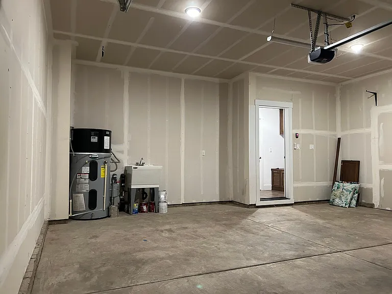 GARAGE WITH UTILTY SINK