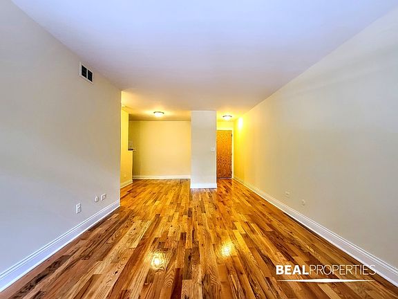 4th image of 555 W Arlington Pl APT 201