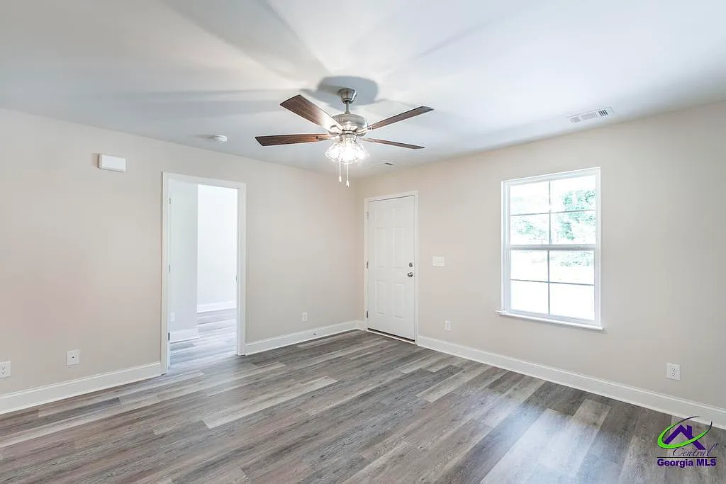 3 bed, 2.0 bath, 1071 sqft, $1,400 — Photo 4