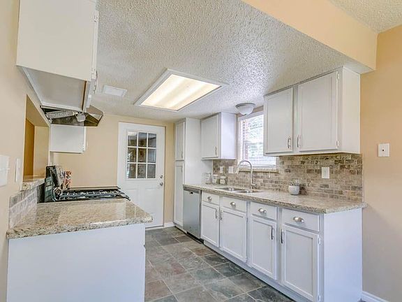 4th image of 415 William Morton Dr