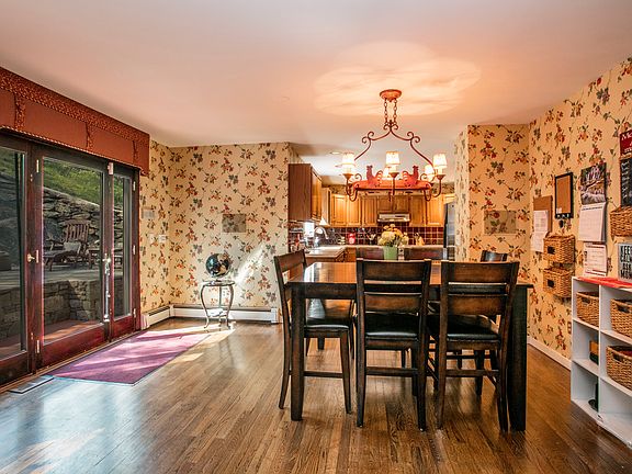 5th image of 36 Cherry Hill Ct