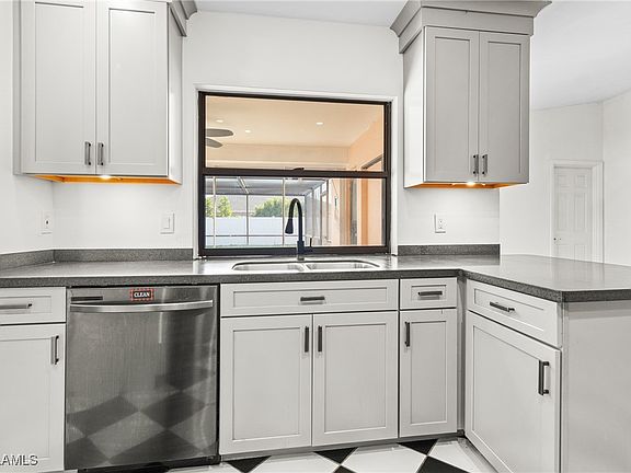4th image of 1122 SE 21st Ln