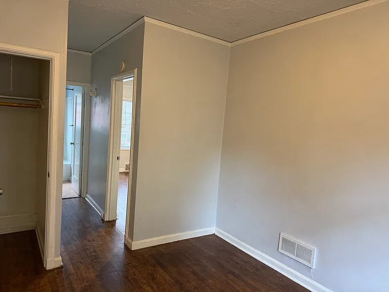 1504 N Jarrett St — Photo 8