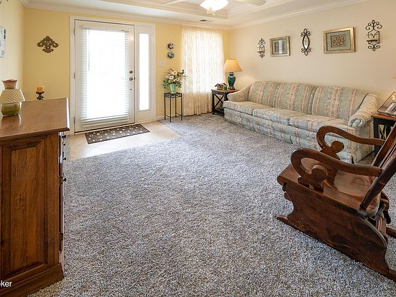 3rd image of 7319 Fox Hollow Way