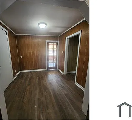 490 Hall St — Photo 15