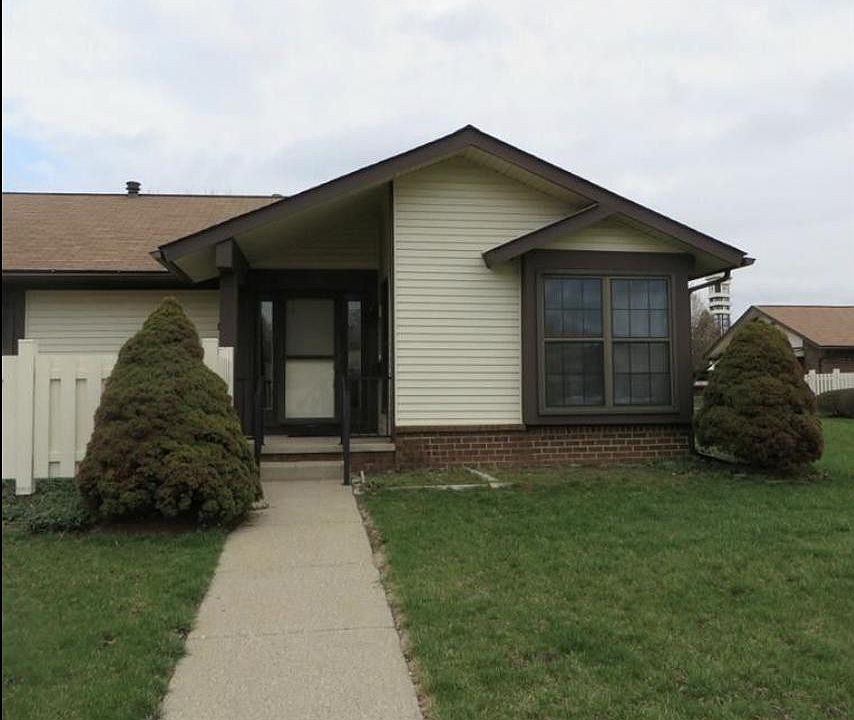 1st image of 40105 Newport Dr