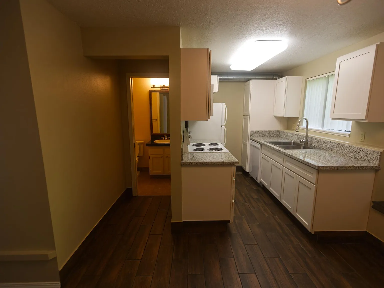 2 bed, 1205 sqft, $2,100 — Photo 4