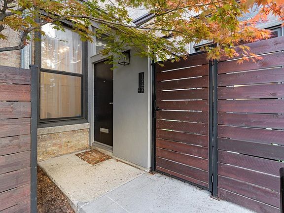 2nd image of 1242 W Fullerton Ave #1M