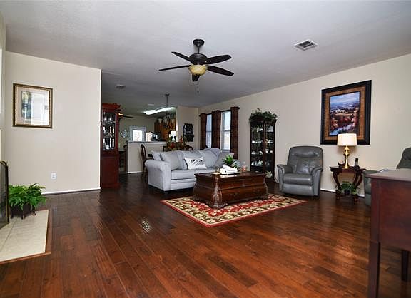 3rd image of 4501 Baskerville Dr