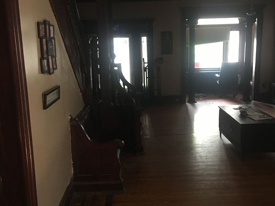 2nd image of 230 W Oak St