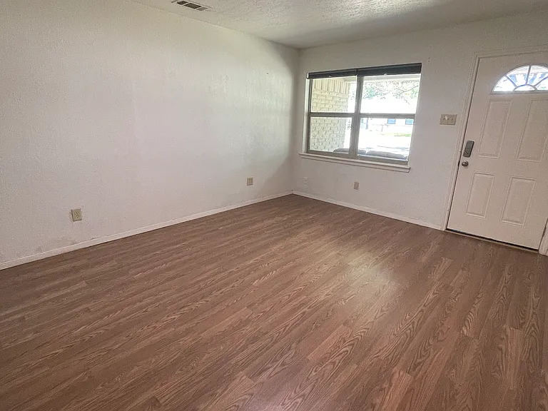 4202 Fernwood Dr #1 — Photo 6