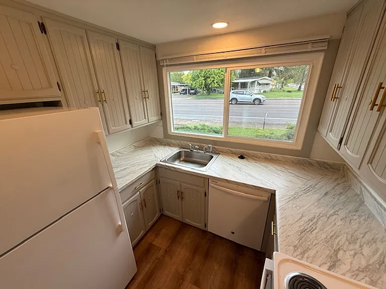 720 NW Walnut Blvd — Photo 10